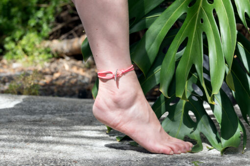 Whale tail anklet in pink elastic