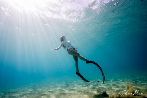 freediver with bubble ring